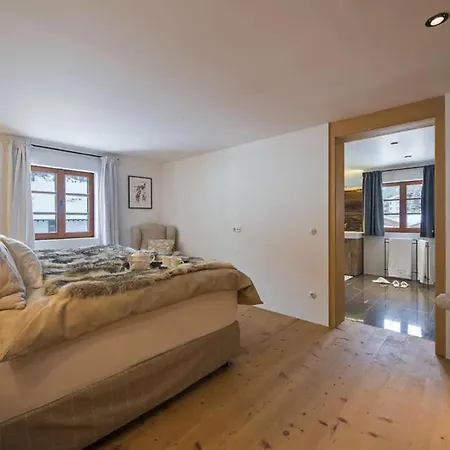 Gastehaus Futerova Holiday home Zell am See
